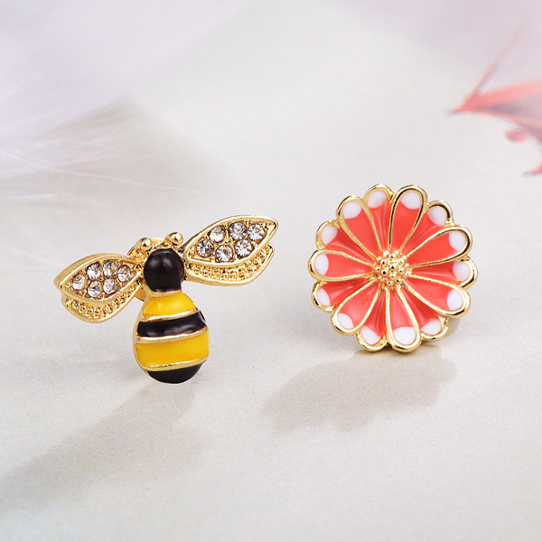 甜美小蜜蜂雛菊不對稱 耳針/無耳洞黏貼式耳環